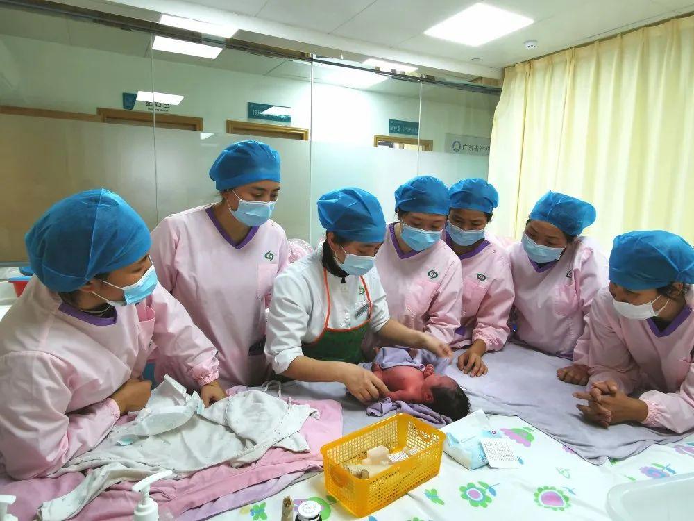 喀什市妇婴监护型护送